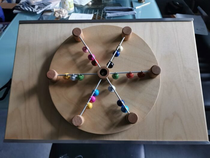 „Musikalischer Kreisverkehr“<br>Karussell mit Glöckchen – Bild 3