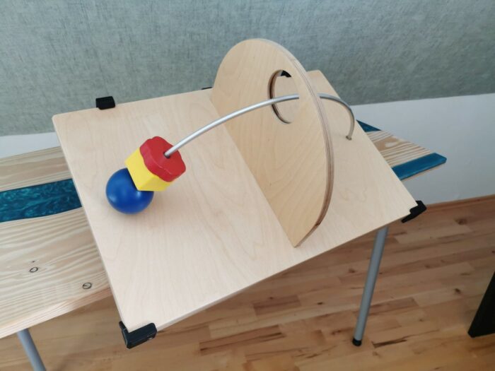 „Von links nach rechts“<br> Spielbogen mit Formen – Bild 4
