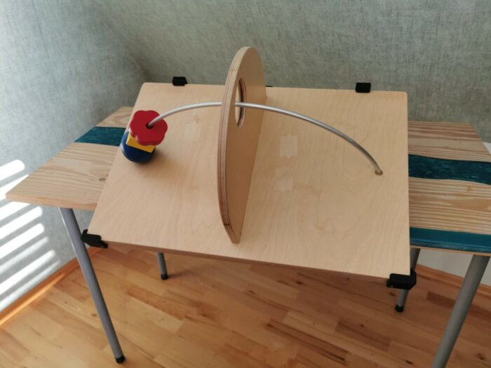 „Von links nach rechts“<br> Spielbogen mit Formen – Bild 3